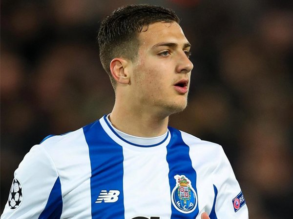 Tinggal Selangkah Lagi Bek Porto ini Berseragam Manchester United