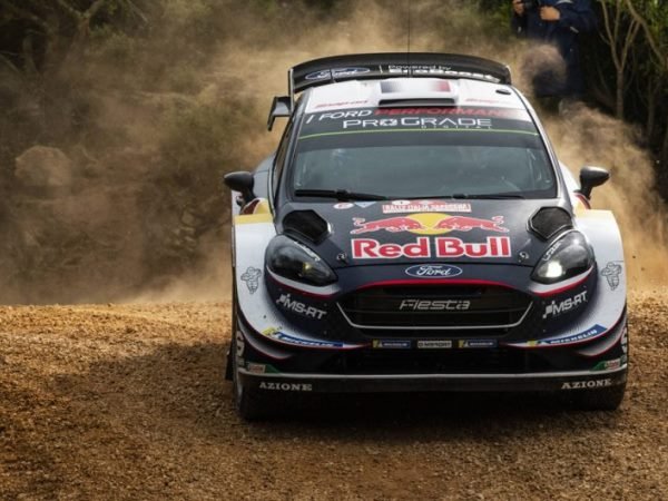 Beri Tekanan, Thierry Neuville Kejar Sebastien Ogier