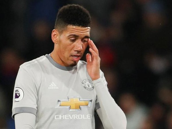 Chris Smalling Bakal Jadi Korban Pertama Perombakan Jose Mourinho