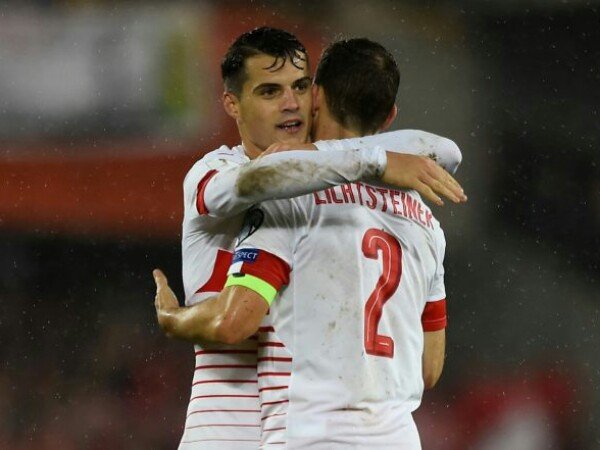 Xhaka Teken Kontrak Baru di Arsenal, Ini Prediksi Lichtsteiner