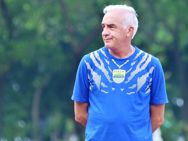 Gomez Punya Kriteria Khusus Untuk Tentukan Pemain Bidikan