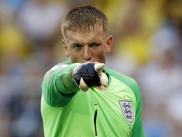 Pickford Cuek dengan 'Komentar Tinggi Badan' dari Courtois