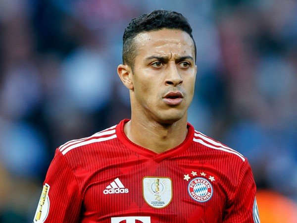 Bayern Munich Tak Akan Jual Thiago Alcantara