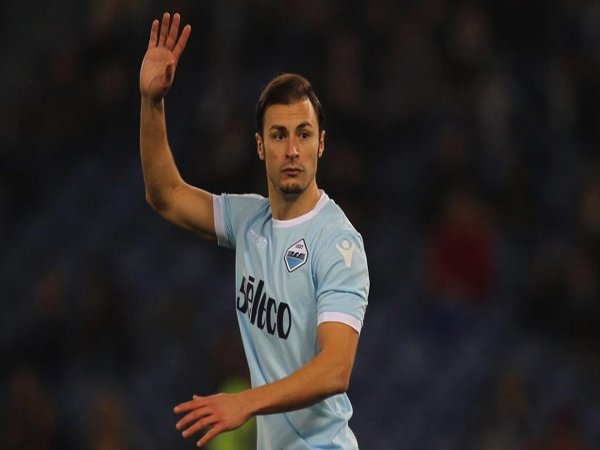 Defender Lazio ini Jadi Target Utama Fenerbahce