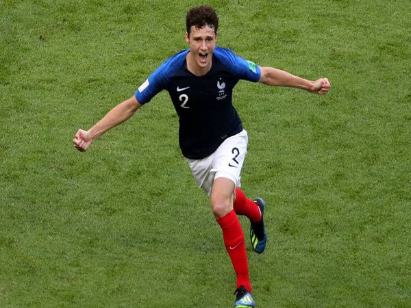 Tottenham Tak Menyerah Dapatkan Servis Pavard