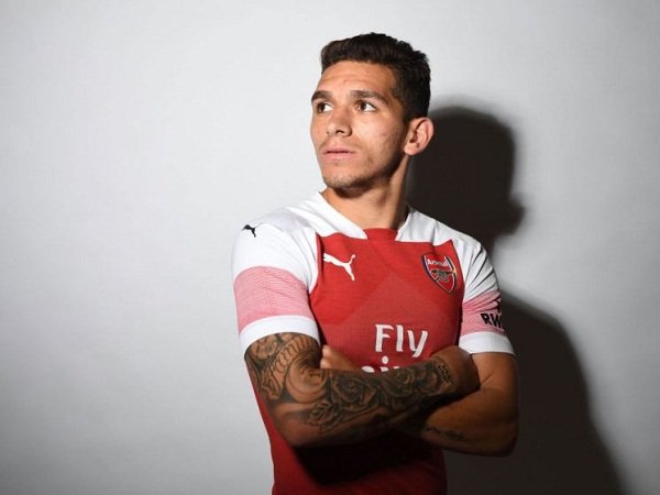 Rampungkan Liburan, Torreira Tinggalkan Uruguay untuk Gabung Pramusim Arsenal