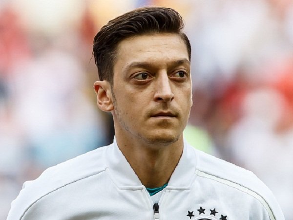 Eks Penyerang Bayern Komentari Keputusan Ozil Gantung Sepatu Dari Timnas Jerman