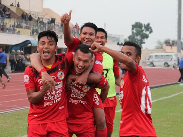 Persis Solo Imbang, Semen Padang FC Juara Paruh Musim