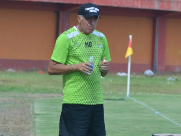 Perburuan Pemain Mentok, Pelatih Persib Siapkan Opsi Terakhir