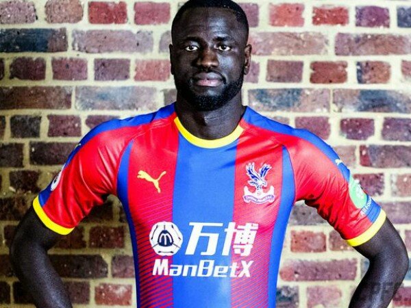 Tinggalkan West Ham, Kouyate Resmi Gabung Palace