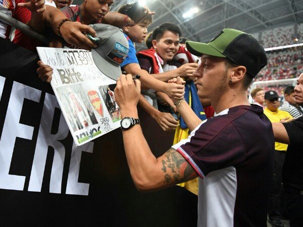 Beckenbauer Beri Sindiran untuk Mesut Ozil