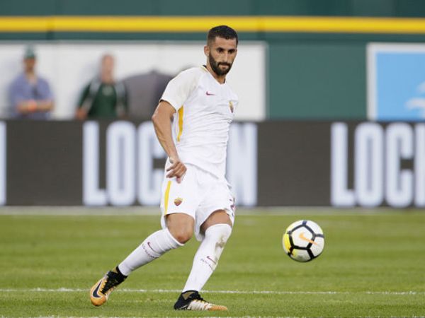 Meski Jarang Main di Roma, Maxime Gonalons Tolak Tawaran Bergabung ke Premier League