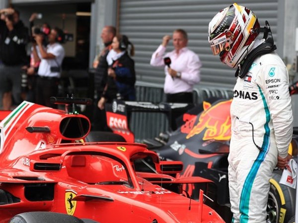 Lewis Hamilton Mulai Cemaskan Performa Ferrari