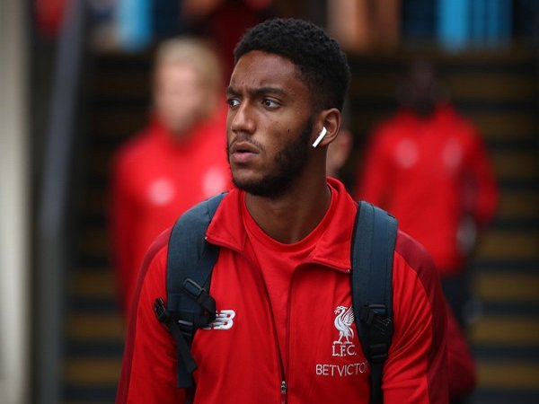 Joe Gomez Komentari Duetnya dengan Van Dijk