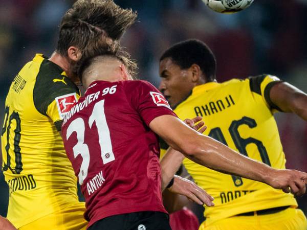 Imbang Kontra Hannover, Favre Kritik Performa Pemainnya