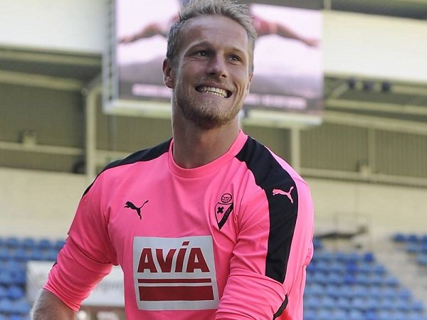Valladolid Gaet Kiper Yoel dari Eibar