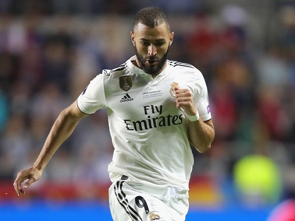 Zidane Puji Ketidakegoisan Benzema di Real Madrid