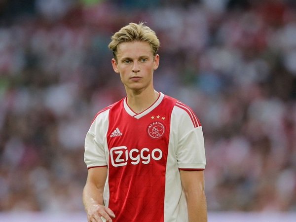 Ambisi De Jong Main Bersama Messi Indikasikan Kepergian ke Barcelona