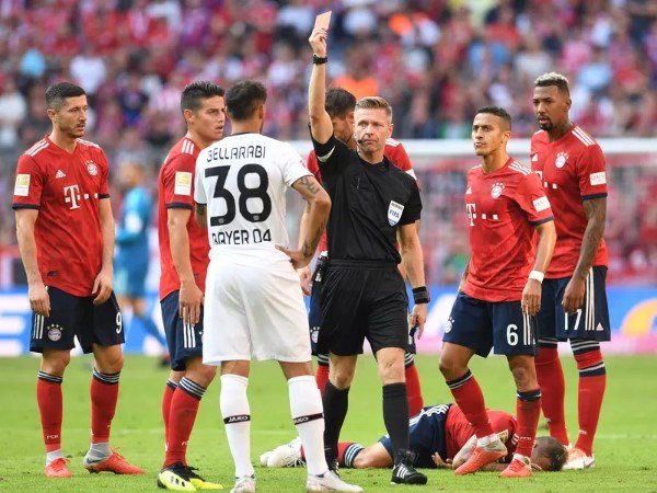 Rafinha Dilanggar Bellarabi, Presiden Bayern Munich Meradang