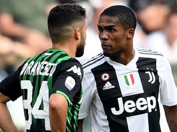 Allegri Janji akan Hukum Douglas Costa Usai Ludahi Di Francesco