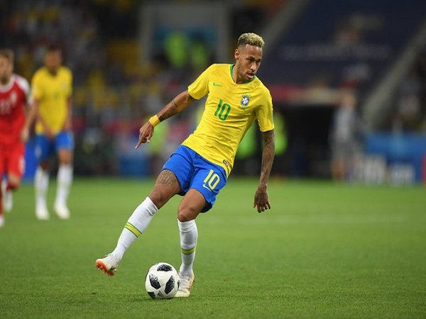 Neymar Sering 'Bersandiwara' Andy Robertson Tidak Peduli