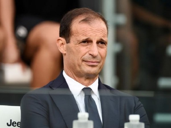 Allegri Tak Ingin Insiden Ludahan Douglas Costa Terulang Lagi