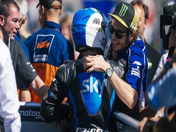 Rossi Berharap Fenati Batalkan Niatnya Untuk Pensiun Dini