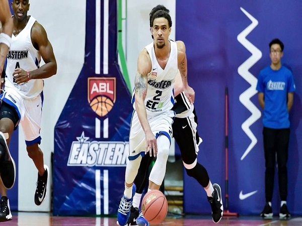 Hong Kong Eastern Resmi Pertahankan Marcus Elliott