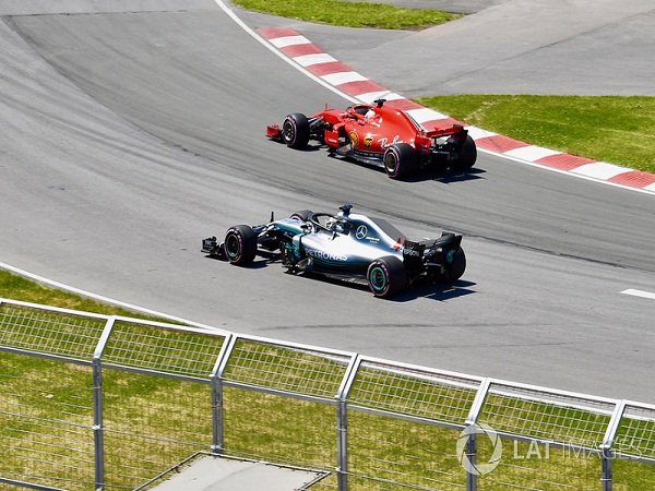 Hamilton Berharap Lebih Sering Terlibat Duel dengan Vettel