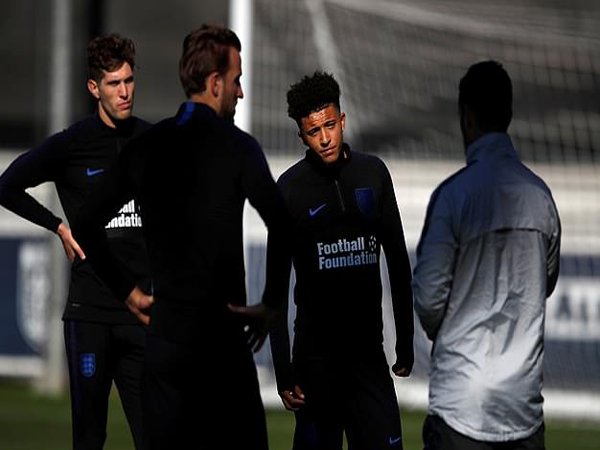 Mengkhawatirkan!, Kane dan Lima Punggawa Inggris Akhiri Sesi Latihan Lebih Awal