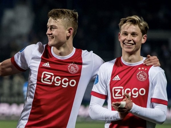 Man City Saingi Barcelona untuk Gaet De Jong dan De Ligt