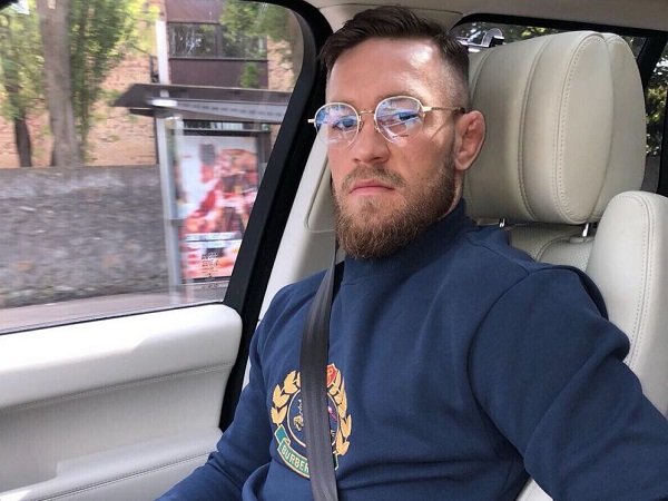 Conor McGregor, Garang di Ring, Lembut di Luar Ring. Ini 7 Gaya Kerennya