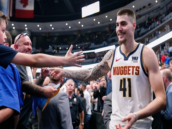 Sengit, Denver Nuggets Kalahkan Juara Bertahan Golden State Warriors