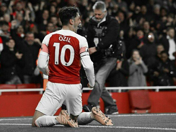 Emery Minta Mesut Ozil Konsisten Tiap Laga The Gunners