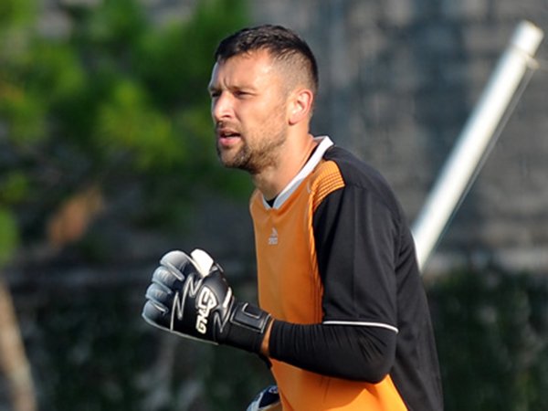 Kiper Asing Kembali Blunder, Ini Pembelaan Pelatih Arema FC