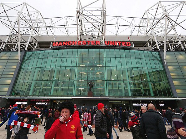 Neville: Old Trafford Tak Angker Lagi? Itu Kesalahan!