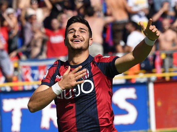 Riccardo Orsolini Bawa Bologna Kalahkan Crotone