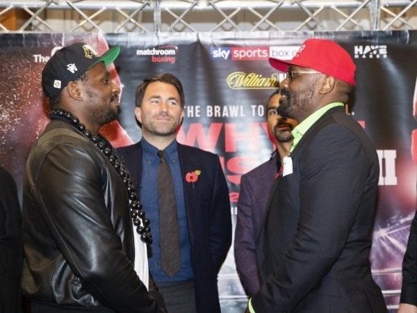 Joshua Dukung Chisora Taklukkan Whyte
