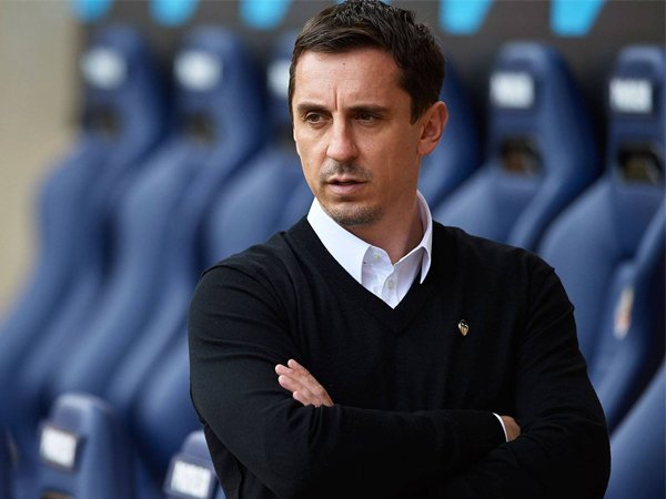 Neville Klaim Pochettino Lebih Cocok Tangani MU