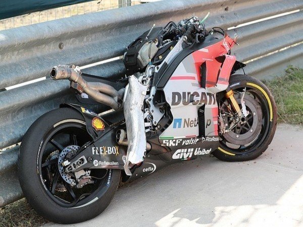 Review Musim 2018: Motor Lorenzo Hancur Usai Kecelakaan Hebat di Buriram