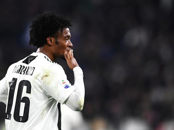 Juan Cuadrado Lalui Operasi Lutut