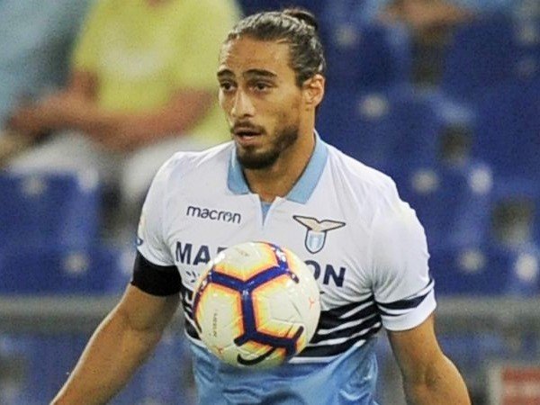 Mantap! Parma Incar Bek Lazio, Gelandang Juventus, dan Winger LA Galaxy