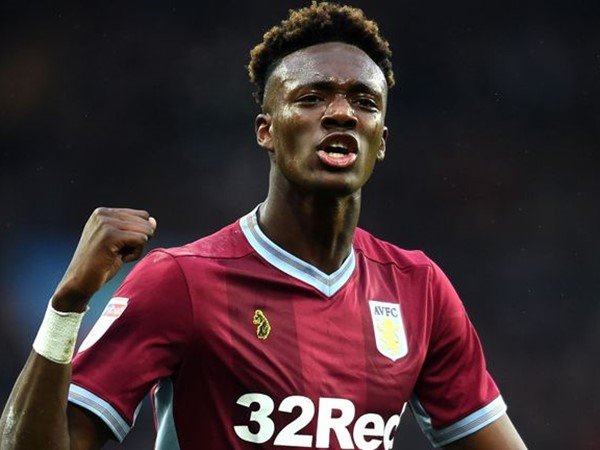 Abraham Putuskan tetap di Championship bersama Aston Villa