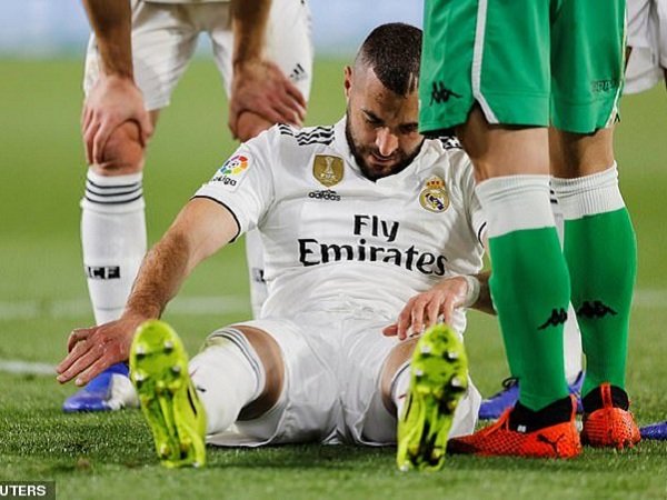 Solari Konfirmasi Benzema Alami Cedera Usai Laga Kontra Real Betis