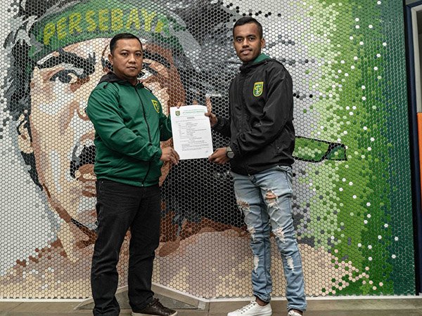 Alwi Slamat Kembali Bereuni dengan Djanur di Persebaya Surabaya