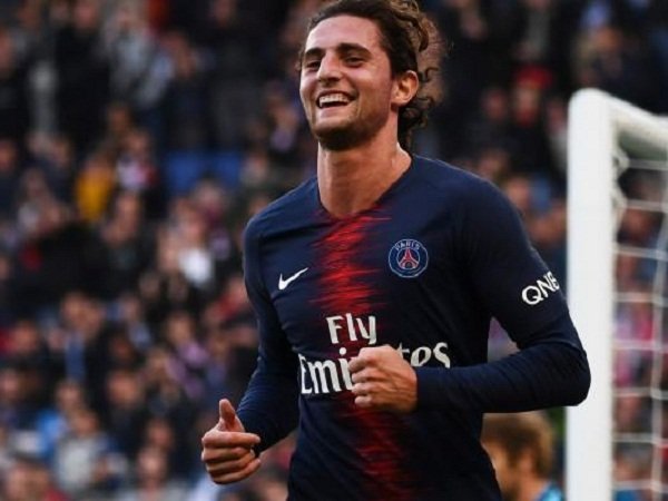 United Turut Ramaikan Perburuan Target Milan dan Barcelona