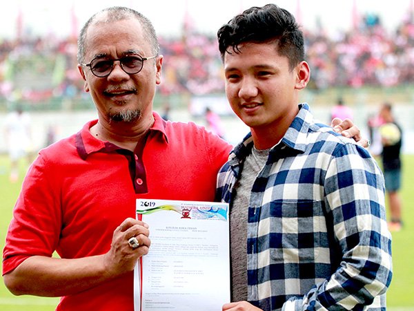 Kembali Satu Tim dengan Sang Ayah, Ini Kata Gelandang Anyar MU