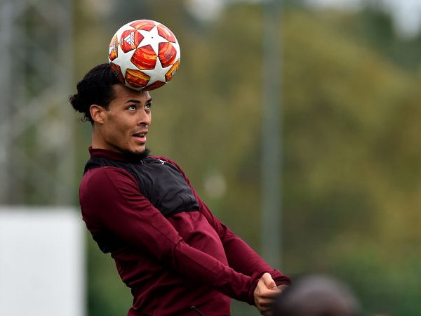 Jika Bisa Putar Waktu, Hyypia Ingin Bermain dengan Van Dijk