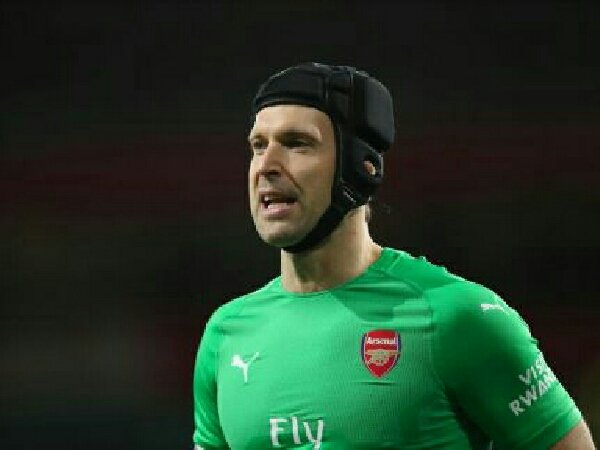 Kalah dari BATE, Cech Salahkan Pemain Depan Arsenal