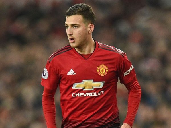 Respect! Dalot Belikan Bus Operasional Bagi Mantan Klubnya